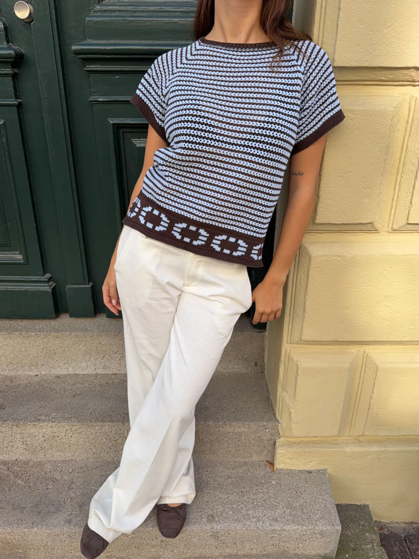 Alfi strikket t-shirt med striber - Hvid/brun