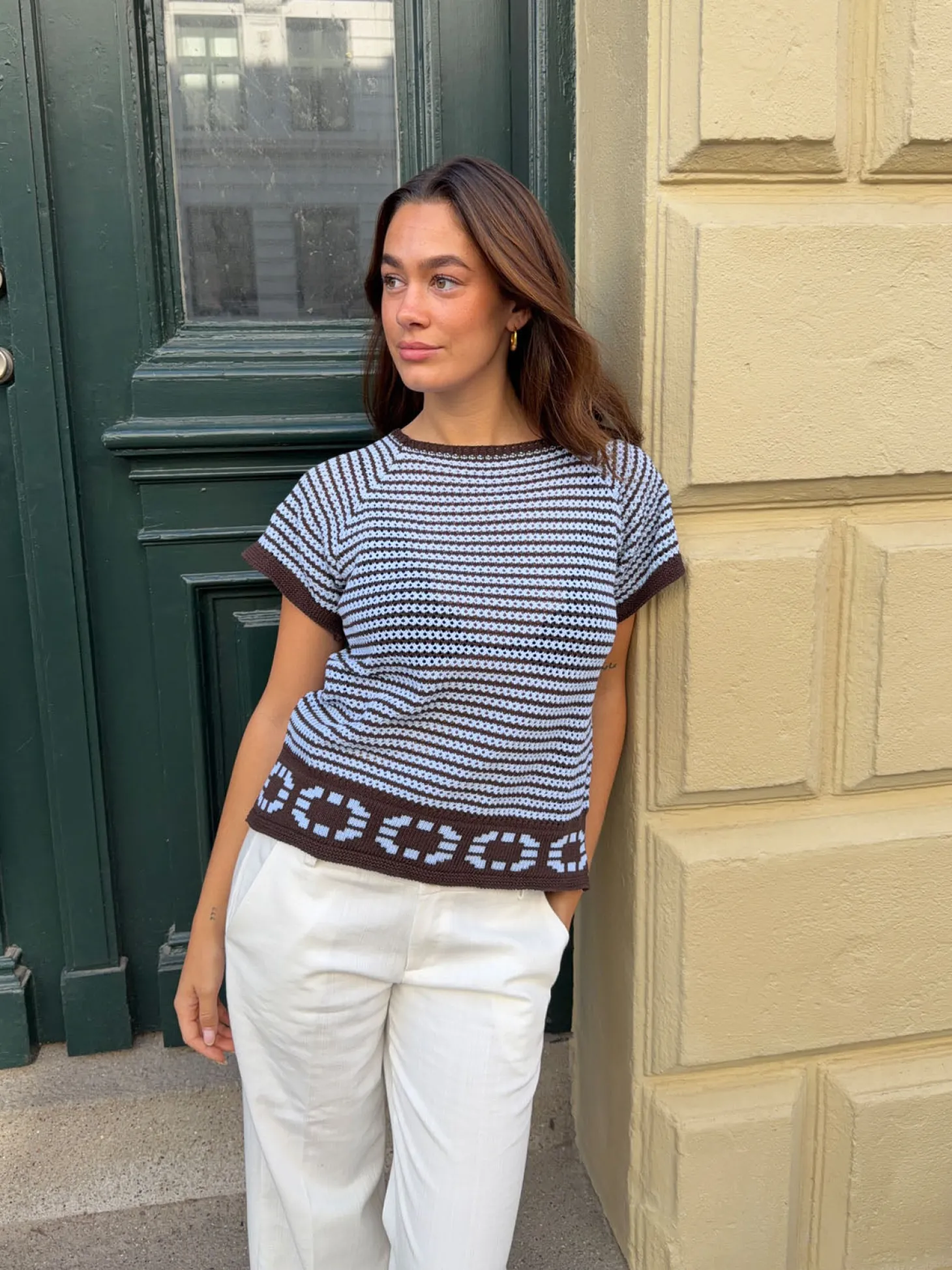Alfi strikket t-shirt med striber - Hvid/brun
