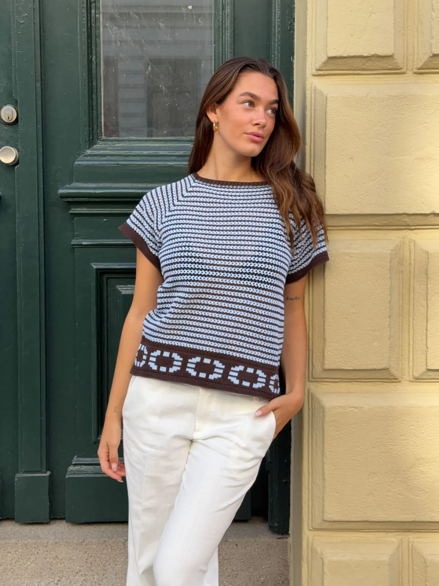 Alfi strikket t-shirt med striber - Hvid/brun