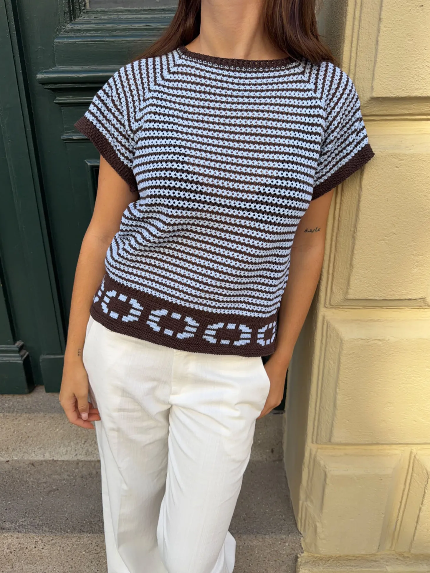 Alfi strikket t-shirt med striber - Hvid/brun