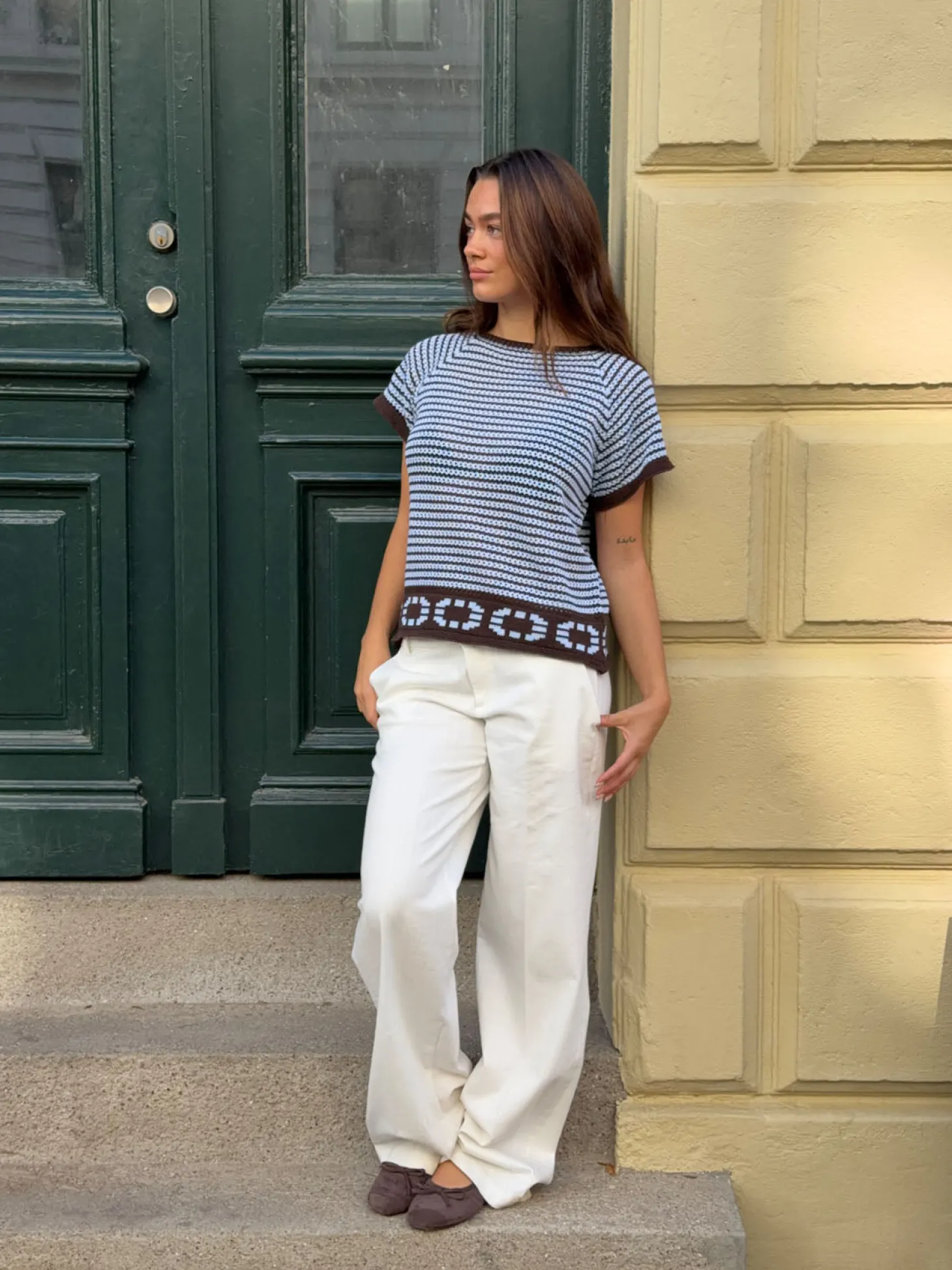 Alfi strikket t-shirt med striber - Hvid/brun