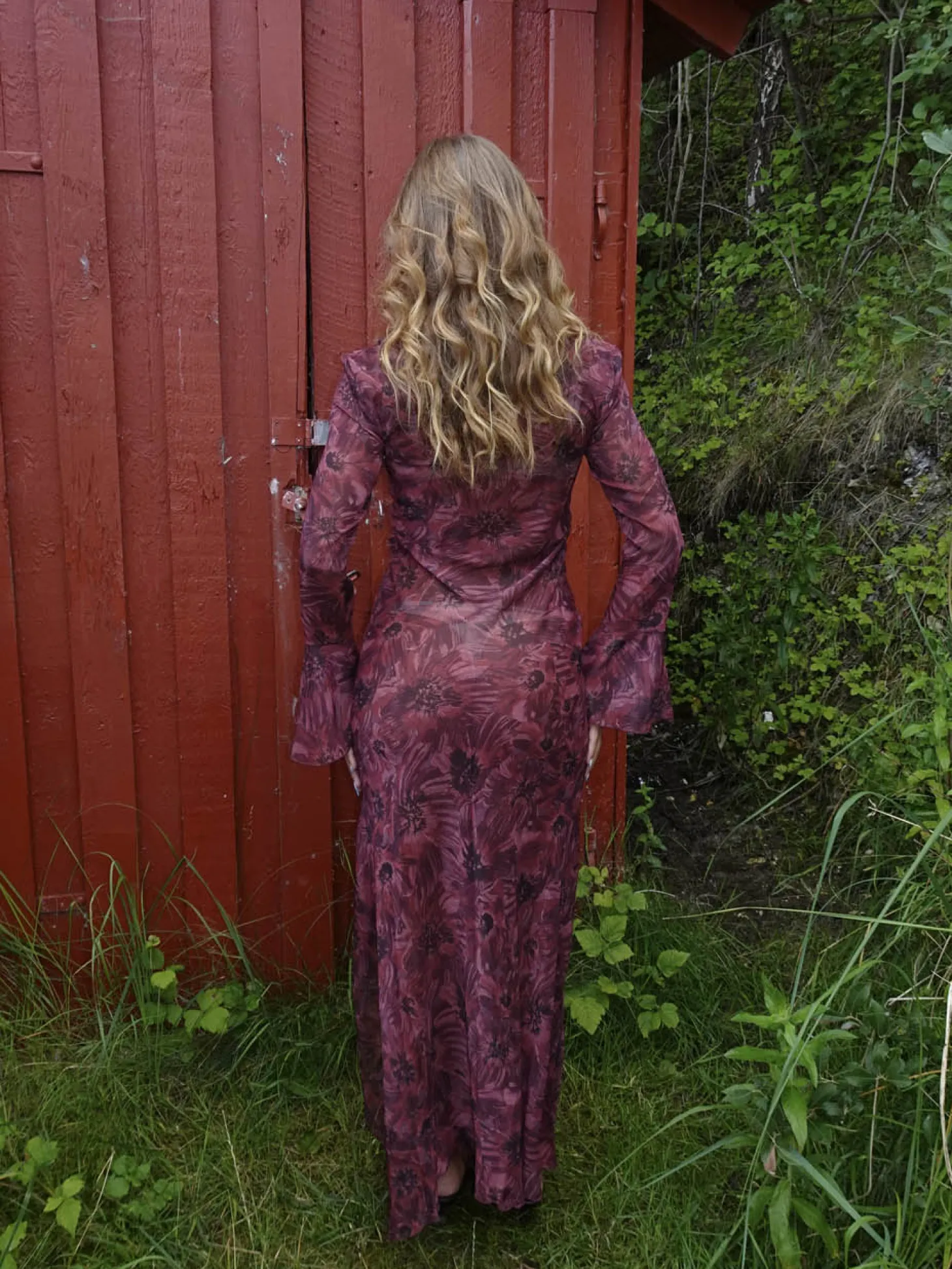 Amy kjole med blomster - Lilla/vinrød