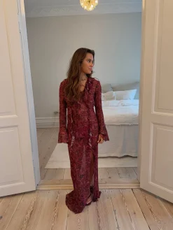 Amy kjole med blomster - Lilla/vinrød