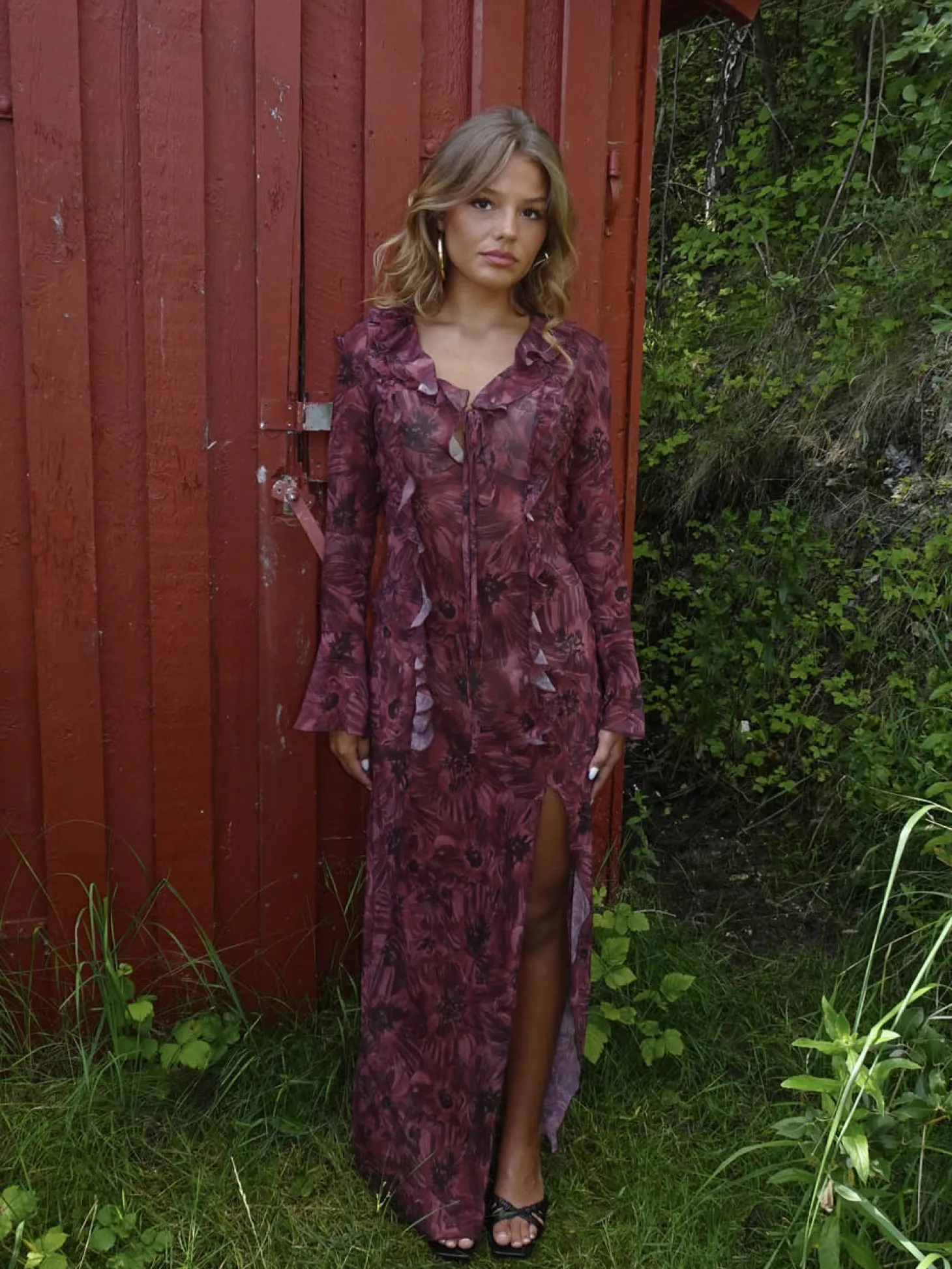 Amy kjole med blomster - Lilla/vinrød