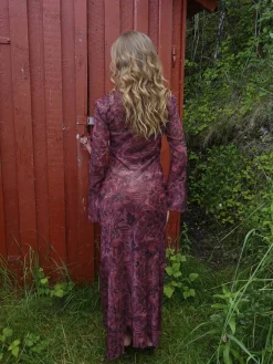 Amy kjole med blomster - Lilla/vinrød