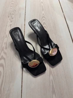Annaline mules med gulddetalje - Sort/guld