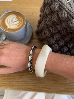 Arna armbånd med mønster - Sort/guld