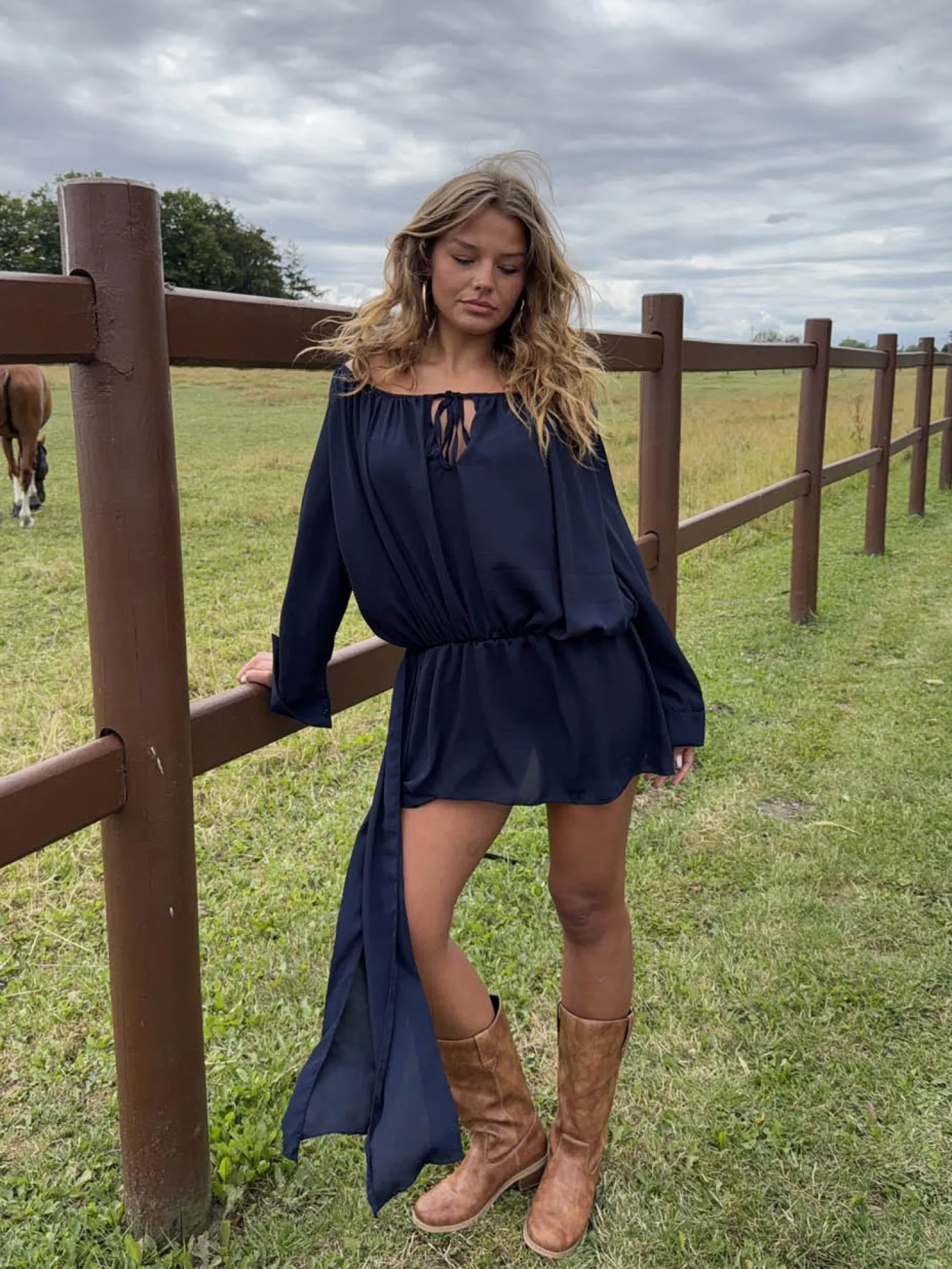 Aveline off shoulder-kjole - Navy