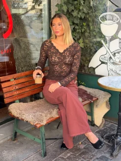 Bodil langærmet bluse med blonder - Brun