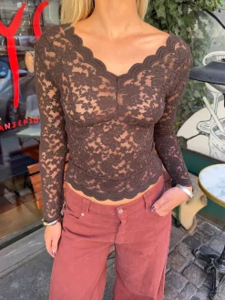 Bodil langærmet bluse med blonder - Brun