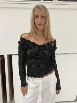 Bodil langærmet bluse med blonder - Sort