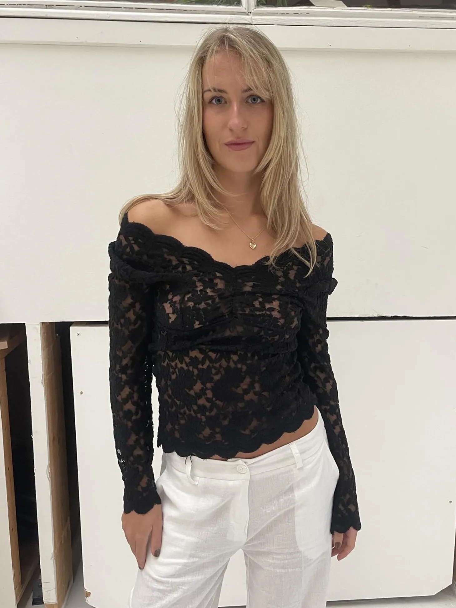 Bodil langærmet bluse med blonder - Sort