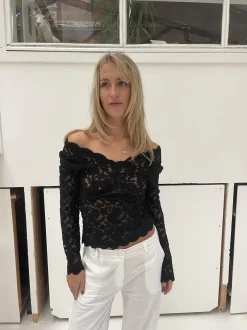 Bodil langærmet bluse med blonder - Sort