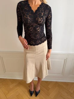 Bodil langærmet bluse med blonder - Sort