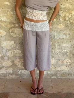 Camina caprishorts med blonder - Beige