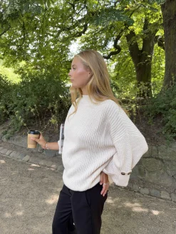Carina strik med ærmedetalje - Beige