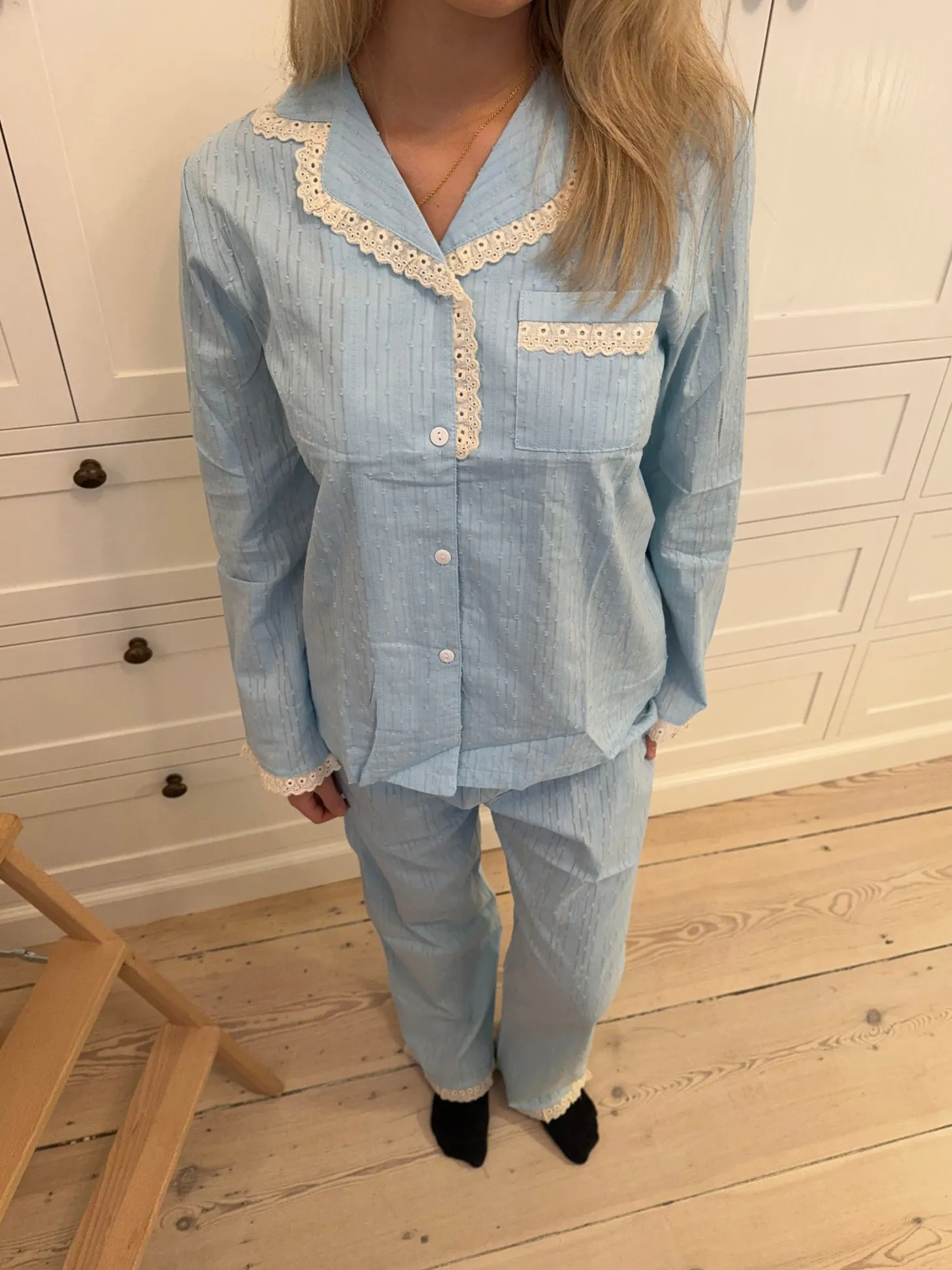 Carol pyjamassæt med blonder - Lyseblå
