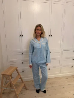 Carol pyjamassæt med blonder - Lyseblå