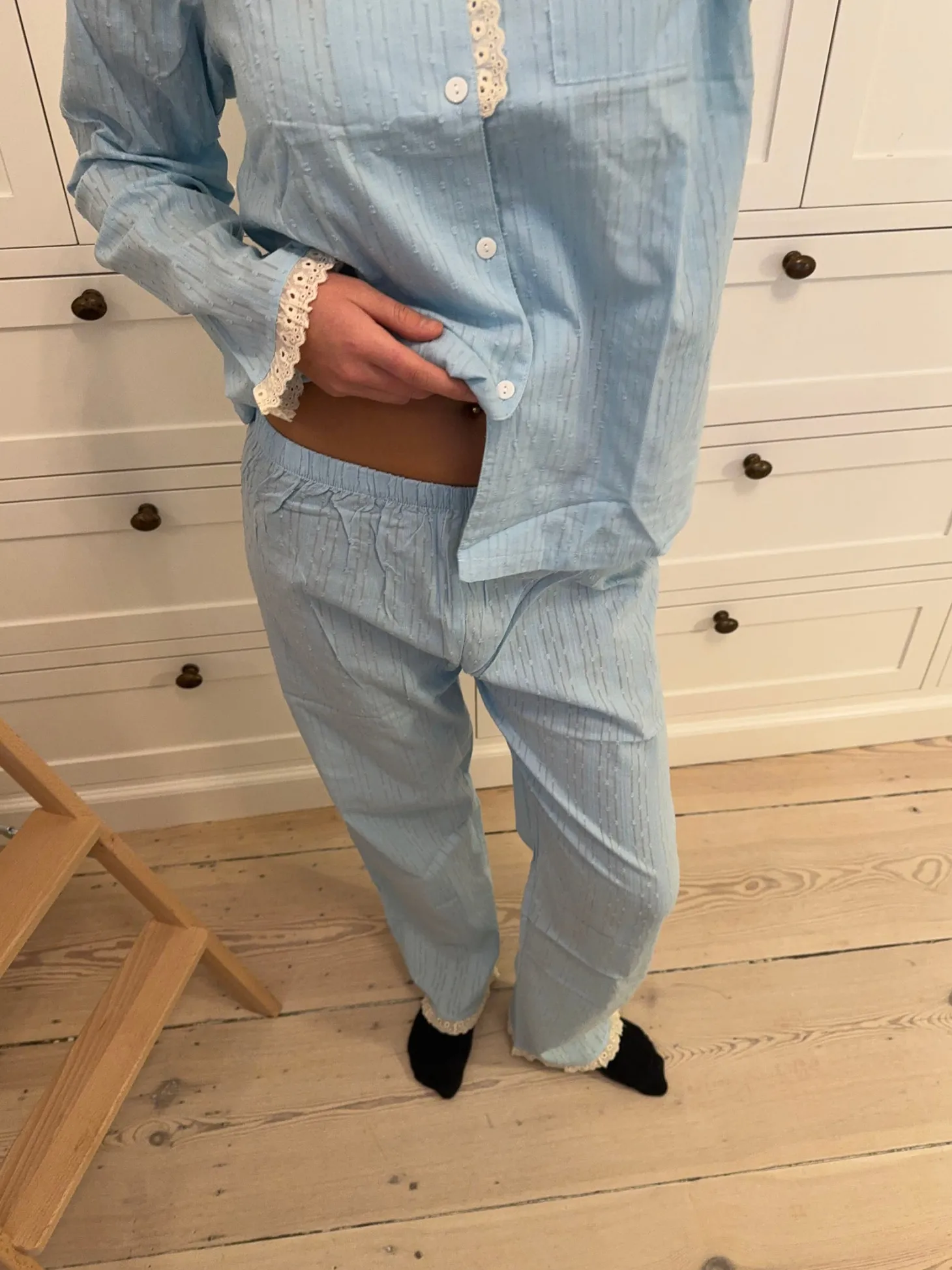 Carol pyjamassæt med blonder - Lyseblå