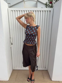 Cathrine smocktop med polkaprikker - Brun/blå