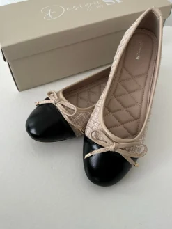 Cetinje ballerina sko med skøjfe - Beige