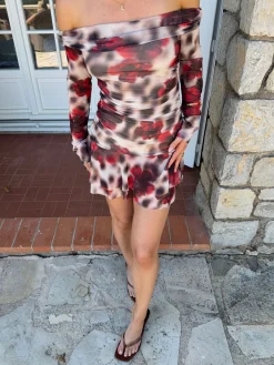 Chila off shoulder kjole med blomster - Hvid/sort/rød