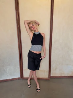 Debby halterneck top med striber - Sort/hvid
