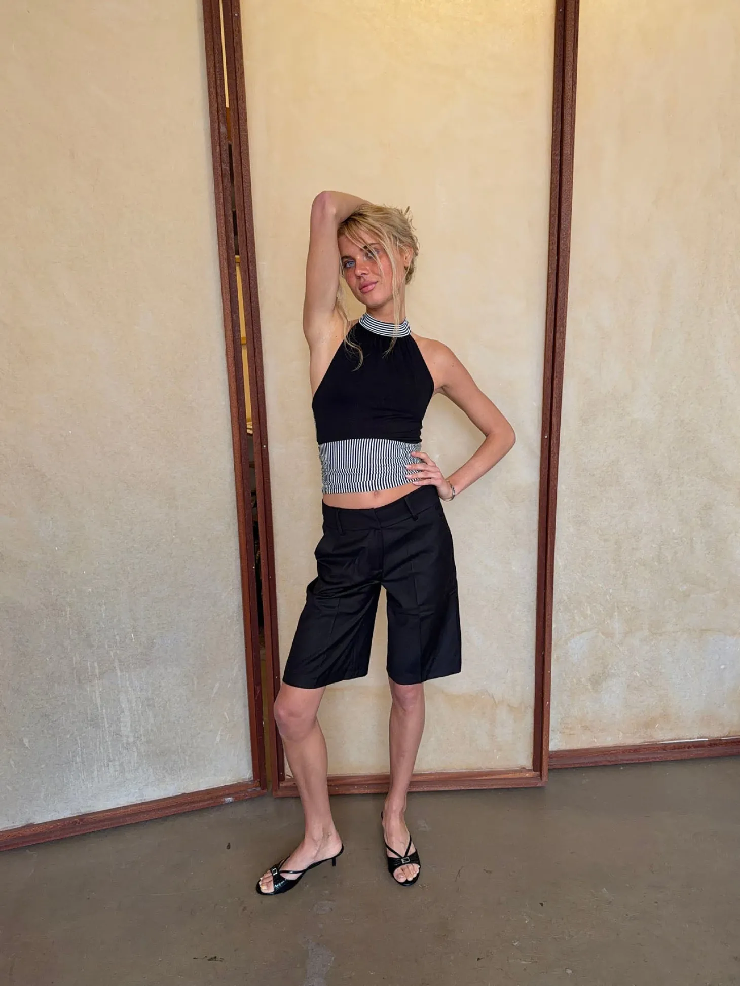 Debby halterneck top med striber - Sort/hvid