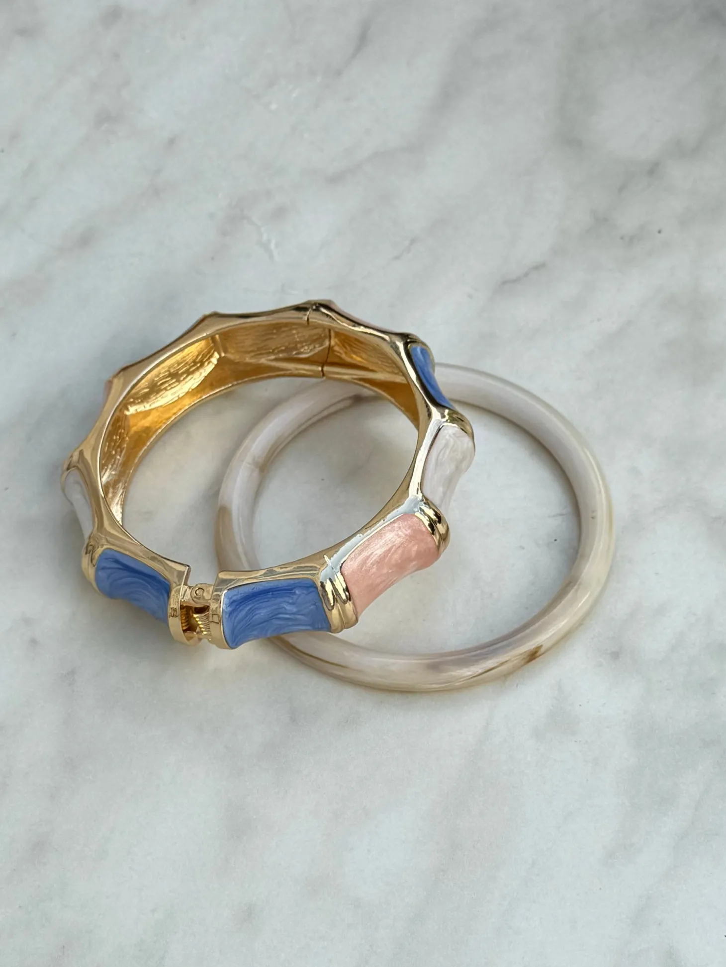 Ebony armbånd med striber - Blå/lyserød/hvid/guld
