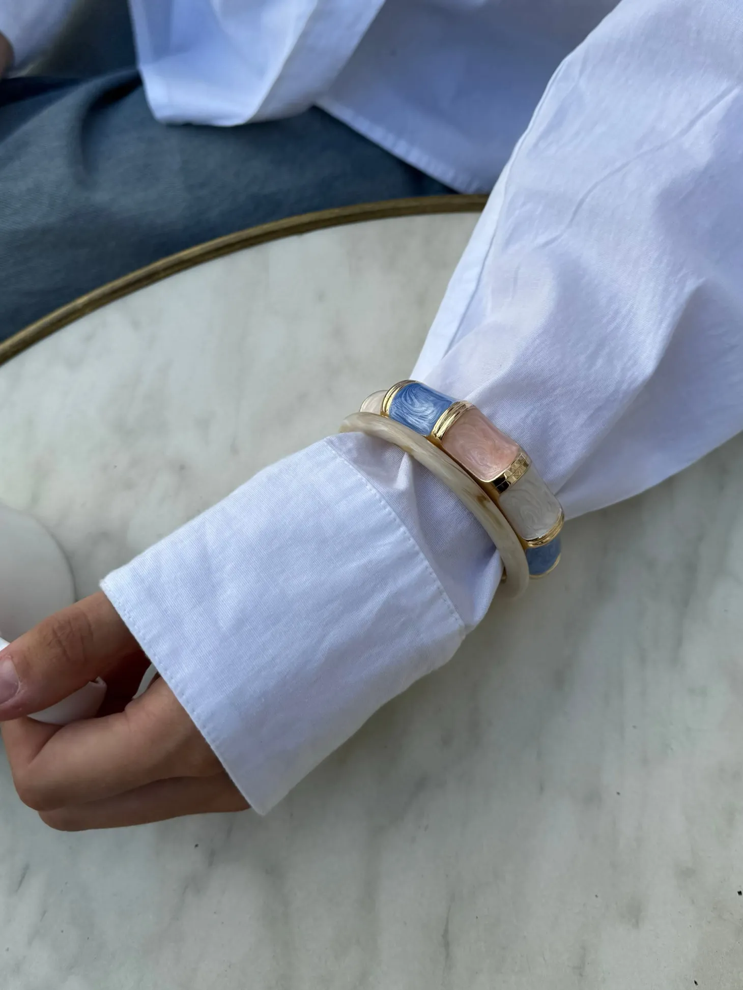Ebony armbånd med striber - Blå/lyserød/hvid/guld