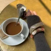 Ebony armbånd med striber - Koral/brun/guld/off white
