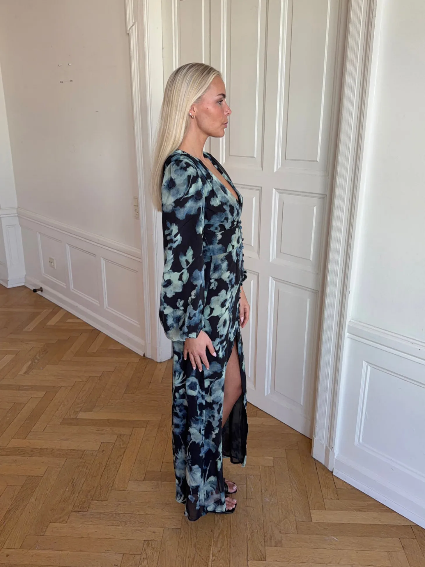 Floral kjole med blomster - Navy/hvid