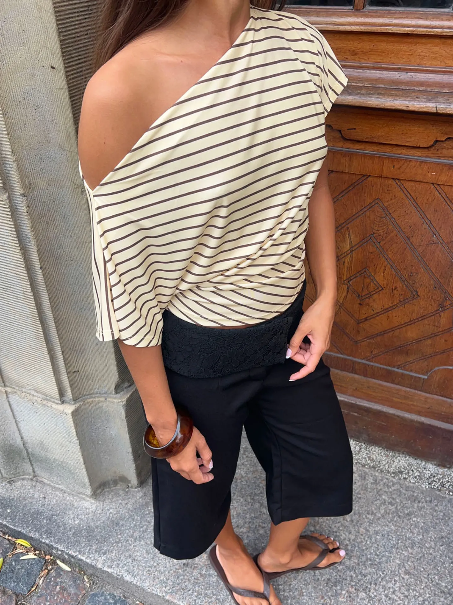 Florine figursyet t-shirt med striber - Gul/brun