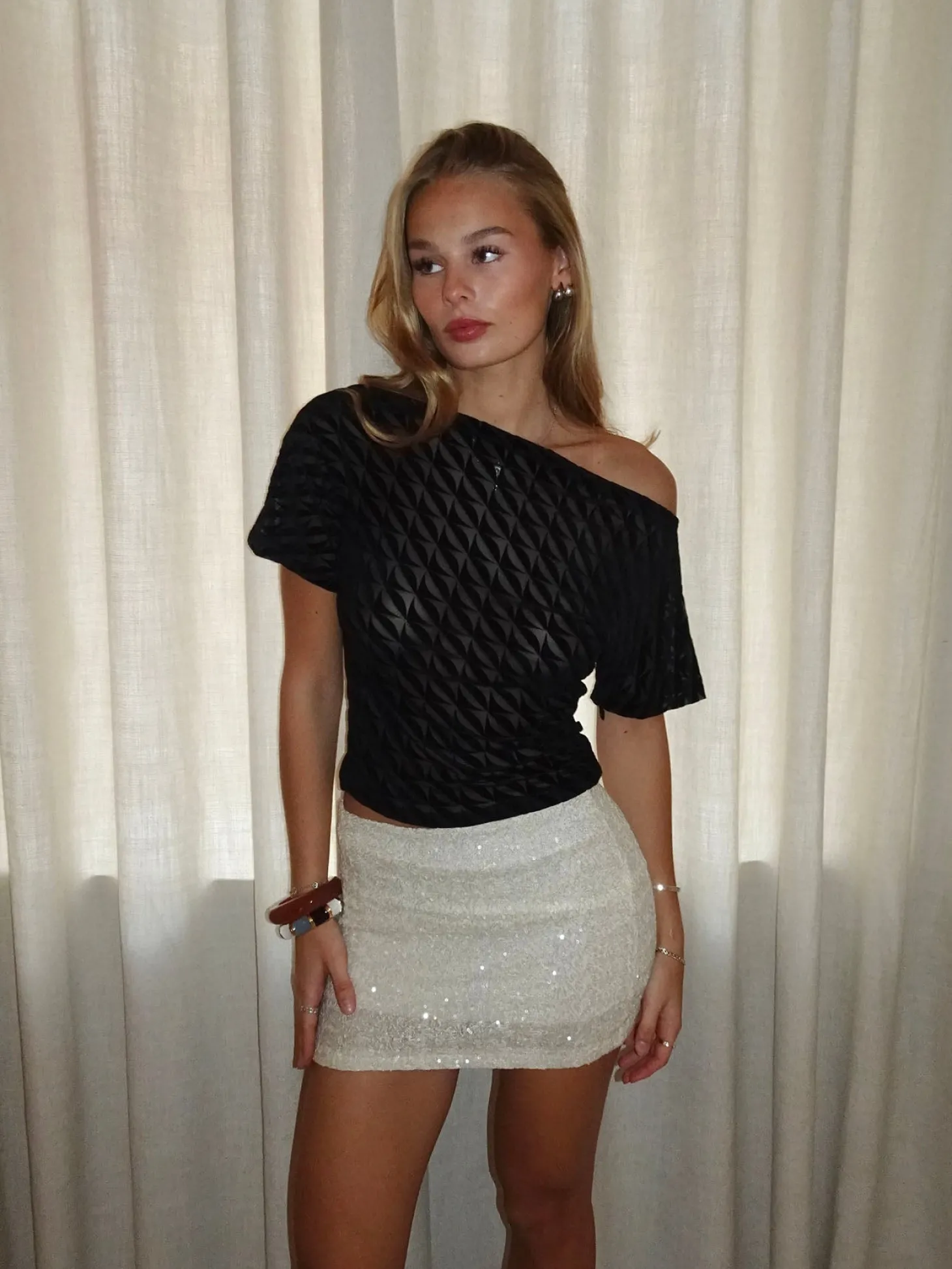 Florine top med mønster i mesh - Sort