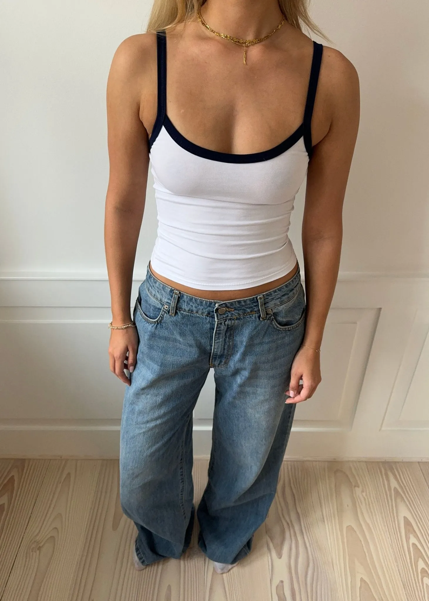 Gunhilda tanktop med kant - Navy/hvid
