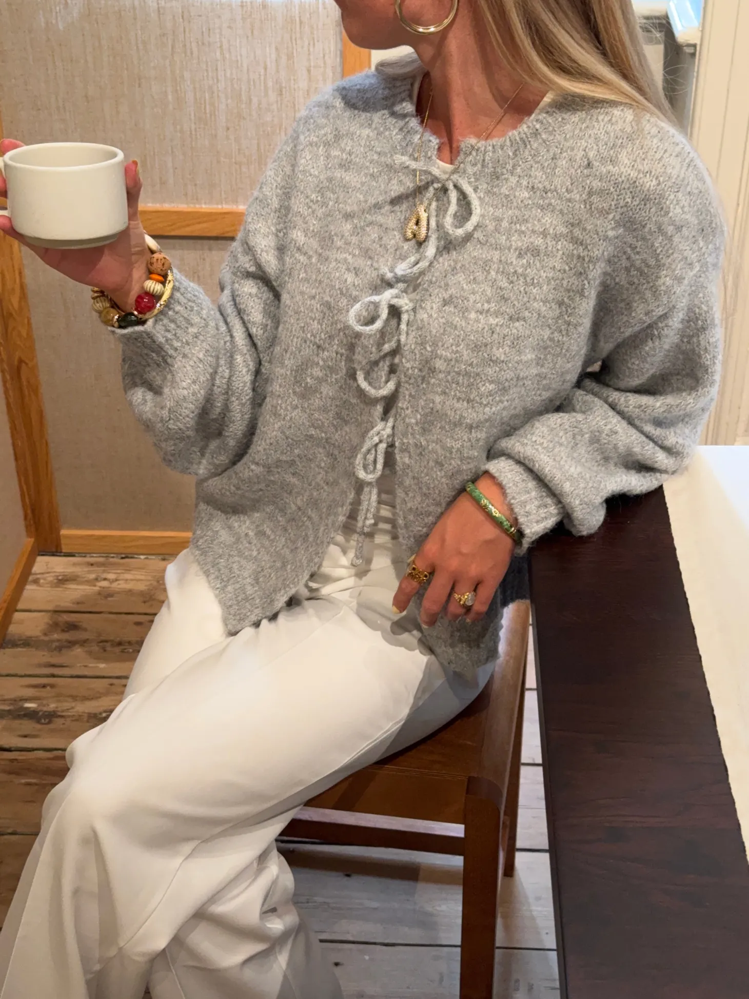 Gunilla strikket cardigan med bindedetaljer - Lys grå