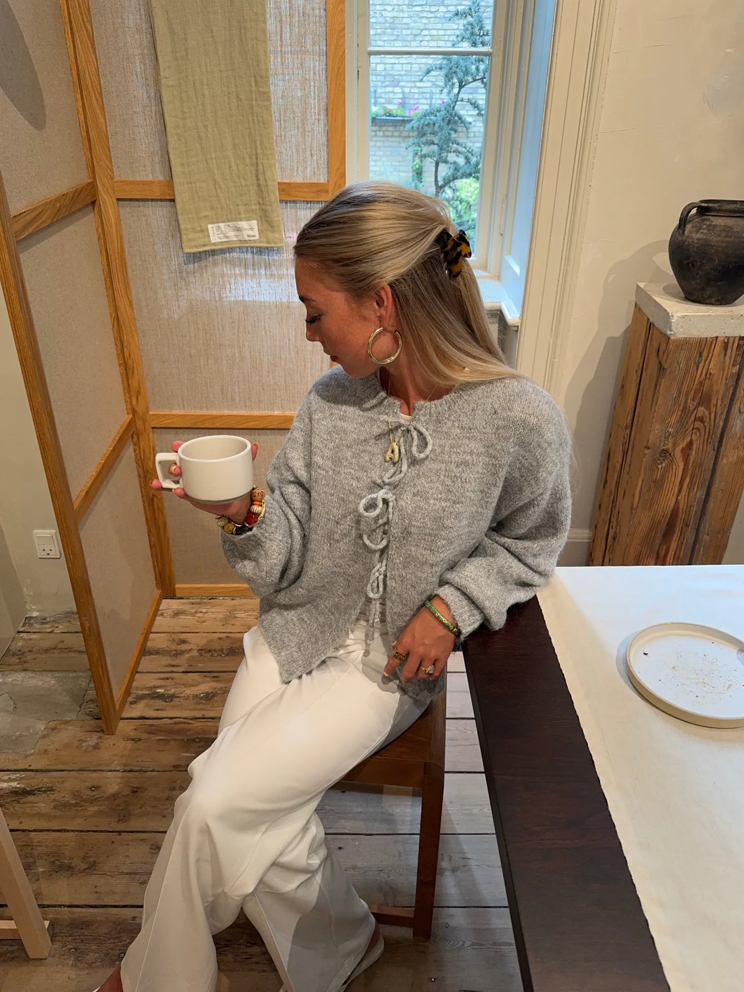 Gunilla strikket cardigan med bindedetaljer - Lys grå