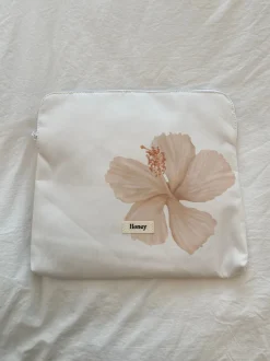 Honey computersleeve - Hvid med beige blomst