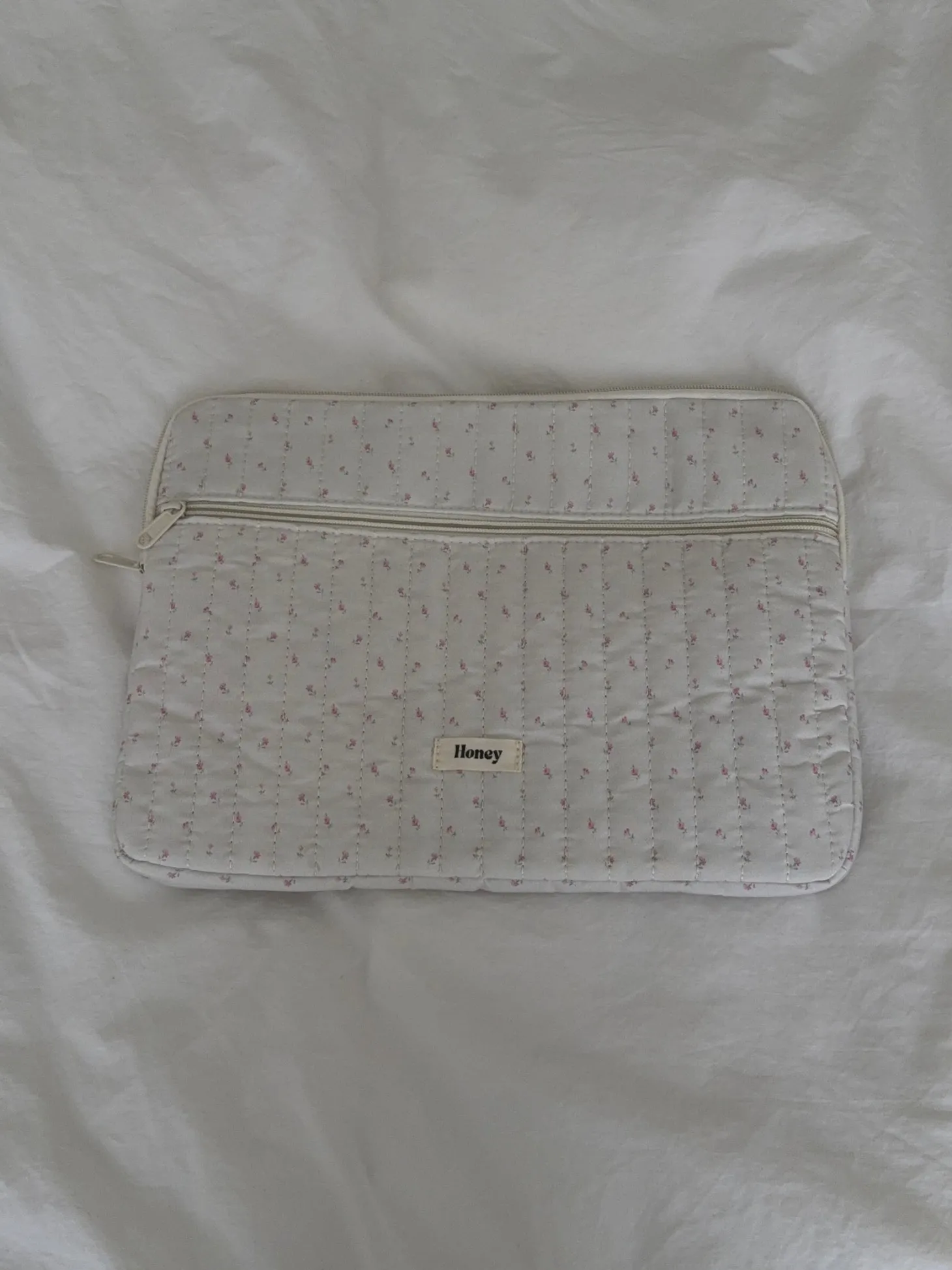 Honey computersleeve - Off white med små lyserøde blomster