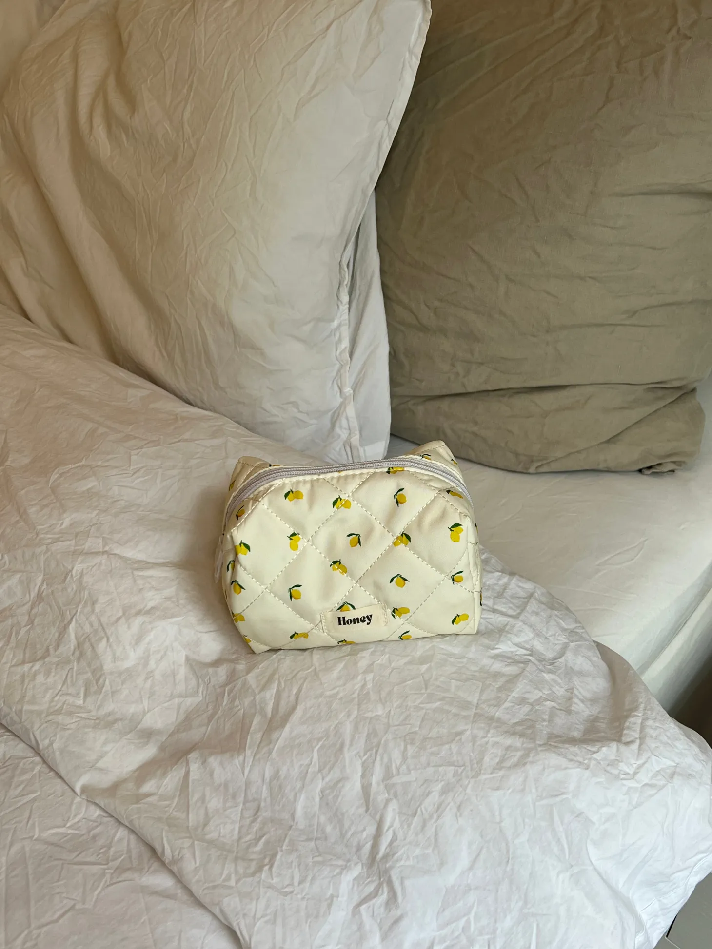 Honey lille toilettaske - Lys gul med citroner