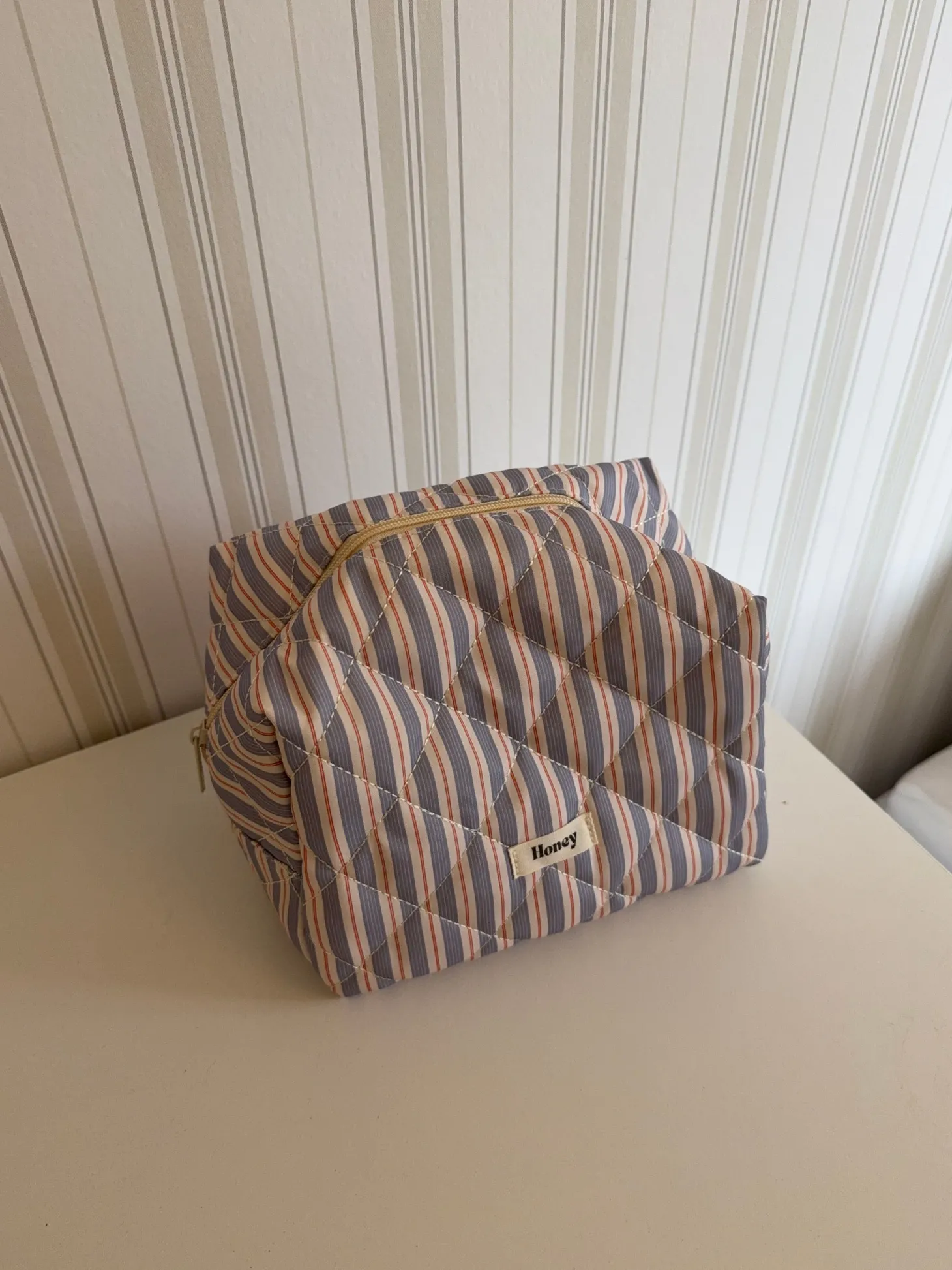 Honey stor toilettaske - Blå med striber i hvid/rød