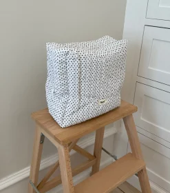 Honey stor toilettaske - Hvid med polkaprikker
