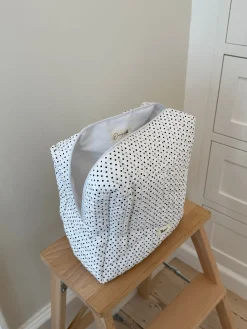 Honey stor toilettaske - Hvid med polkaprikker