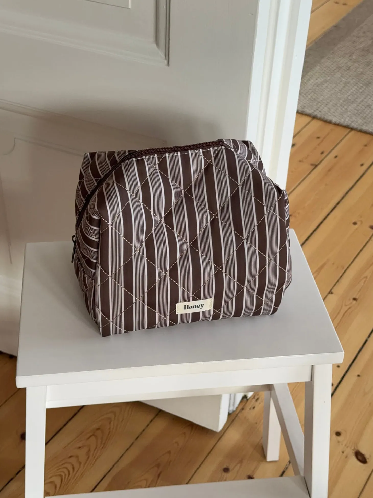 Honey stor toilettaske med striber - Brun/hvid