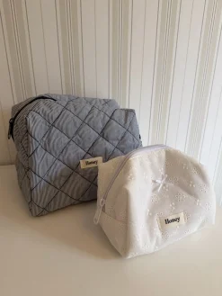 Honey stor toilettaske med striber - Mørkeblå/hvid