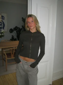 Isaline ribbet hoodie med zip - Brun