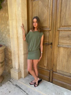 Isolana kjole med one-shoulder-detalje - Grøn