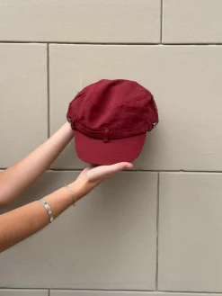Jona kasket med detaljer - Rød