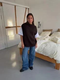 Kahula strikvest med t-shirt - Brun/hvid