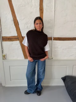 Kahula strikvest med t-shirt - Brun/hvid